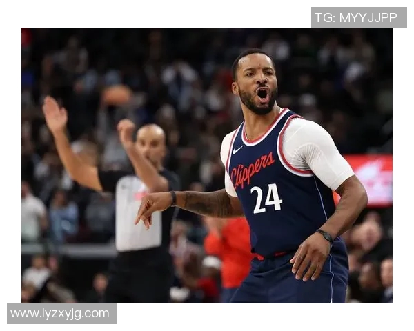 快船与爵士激战正酣NBA圈直播带你全程体验精彩瞬间