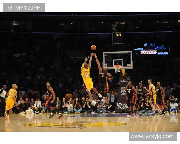 韦德与科比的巅峰对决:篮球传奇的荣耀与激情交织之战 韦德与科比的巅峰对决:篮球传奇的荣耀与激情交织之战