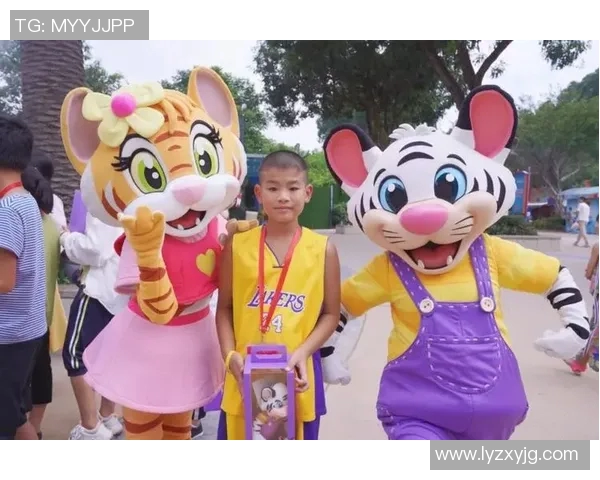 李晓旭的成长之路：从普通学生到篮球场上的明星之旅